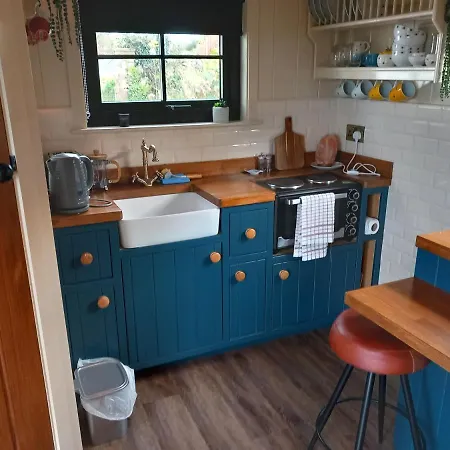 Delightful Shepherds Hut Westport Exterior photo