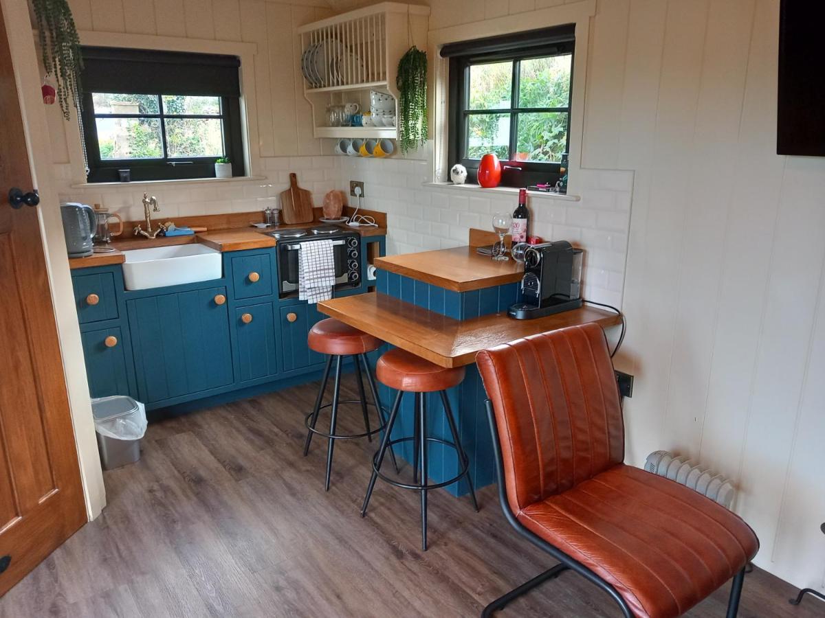 Delightful Shepherds Hut Holiday home *